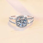 Bague de fiançailles en argent sterling sertie de moissanite 1 carats vvs1 livré avec son certificat d’authenticité
