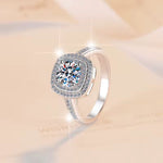 Bague en argent sterling halo pavé sertie de moissanite 1 carat Vvs1 D color