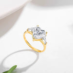 Bague de fiançailles en or sertie de diamants moissanite