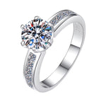 Bague de fiançailles en argent sterling sertie de moissanite 1 carat Vvs1 livré avec sont certificat