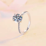Bague de fiançailles en argent sterling sertie de moissanite 2 carats vvs1 livré avec son certificat d’authenticité