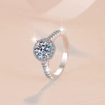 Bague de fiançailles en argent sterling sertie de moissanite 1 carat Vvs1 livré avec son certificat d’authenticité