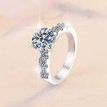 Bague de fiançailles en argent sterling sertie de moissanite 2 carat vvs1 livré avec sont certificat