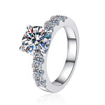 Bague de fiançailles en argent sterling sertie de moissanite 2 carat vvs1 livré avec sont certificat