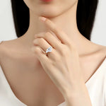 Bague de fiançailles en or sertie de diamants moissanite