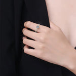 Bague de fiançailles en argent sertie de diamants moissanite