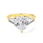 Bague de fiançailles en or sertie de diamants moissanite