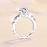 Bague de fiançailles en argent sterling sertie de moissanite 2 carat vvs1 livré avec sont certificat