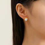 Boucle d’oreille en or sertie de diamants moissamite