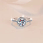 Bague de fiançailles en argent sterling sertie de moissanite 1 carat Vvs1 livré avec son certificat d’authenticité
