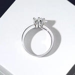 Bague de fiançailles en argent sterling sertie de moissanite 1 carat Vvs1 livré avec sont certificat