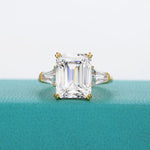 Bague de fiançailles en or sertie de diamants moissanite