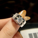 bague chevalier en argent sertie de diamants moissanite