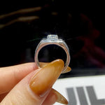 bague chevalier en argent sertie de diamants moissanite