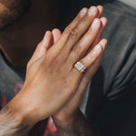 bague chevalier en argent sertie de diamants moissanite