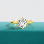 Bague de fiançailles en or sertie de diamants moissanite