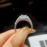 bague en argent diamant moissanite