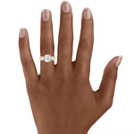 Bague de fiançailles en or sertie de diamants moissanite
