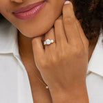 Bague de fiançailles en or sertie de diamants moissanite
